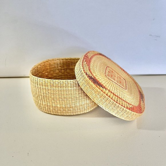 Other - VINTAGE Woven Sweet Grass Square Basket With Lid 4.5” X 4.5 X 2.5